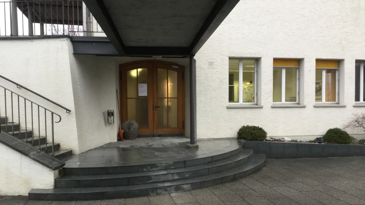 Eingang Pfarramt (Foto: Daniel Fasser) Eingang Pfarramt (Foto: Daniel Fasser)