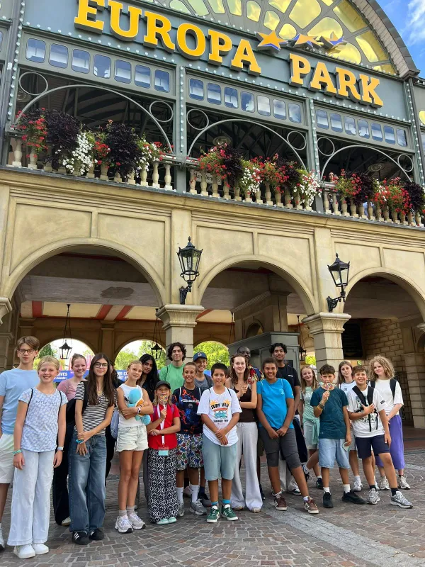 Mit den Minis im Europa Park (Foto: Serge Tata) Mit den Minis im Europa Park (Foto: Serge Tata)